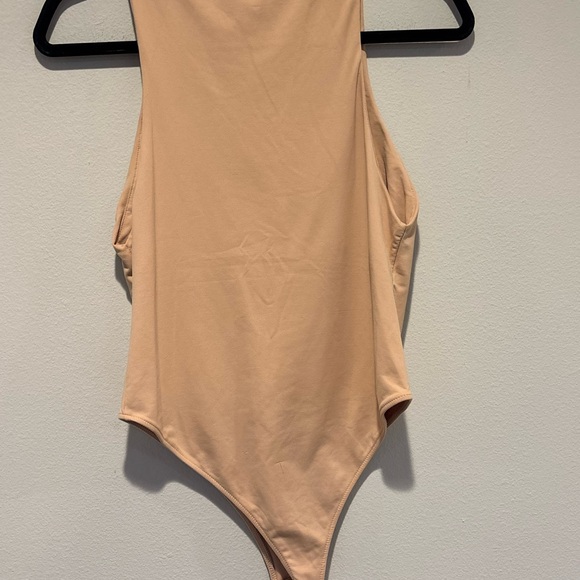 Zara Beige Sleeveless Blouse - Picture 2 of 3